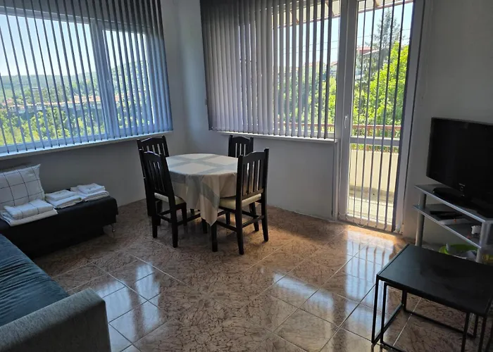 опълченска * Veliko Tarnovo